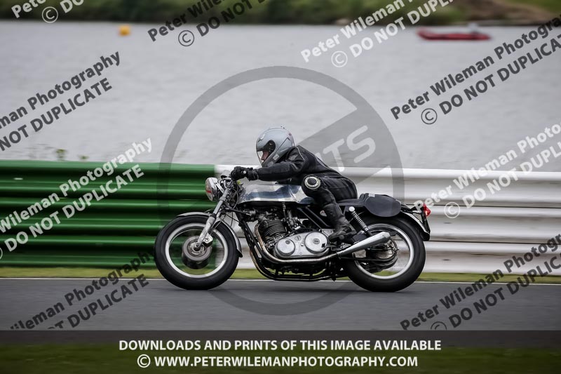 Vintage motorcycle club;eventdigitalimages;mallory park;mallory park trackday photographs;no limits trackdays;peter wileman photography;trackday digital images;trackday photos;vmcc festival 1000 bikes photographs